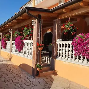 Nikolina Bed & Breakfast